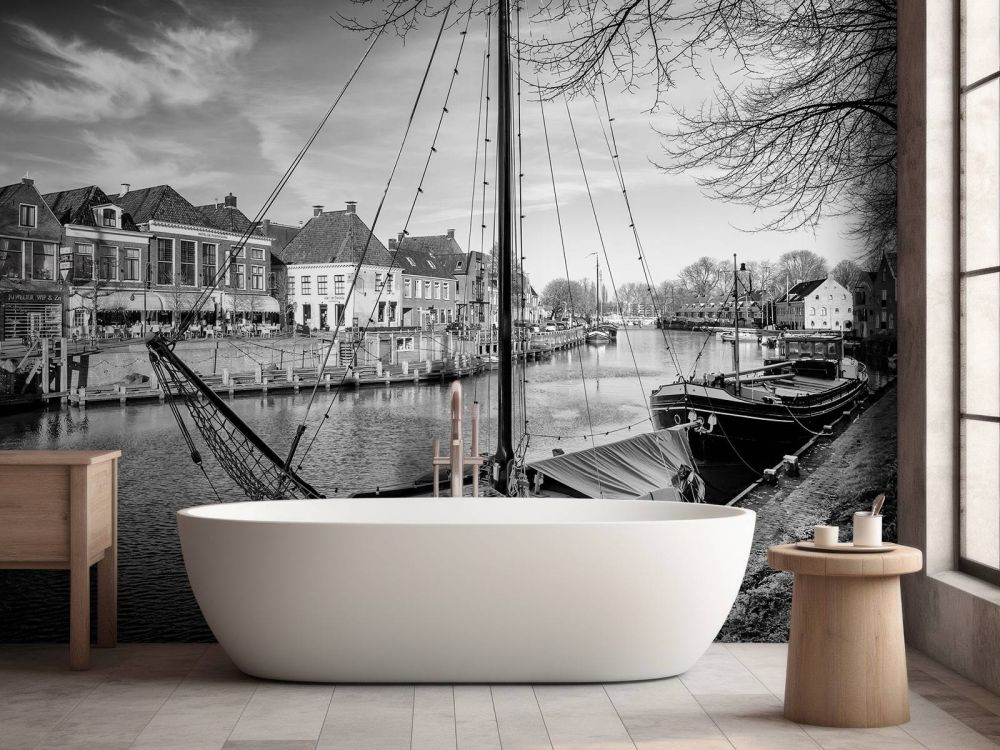 Historische vrachtschepen aangemeerd in Dokkum Friesland 