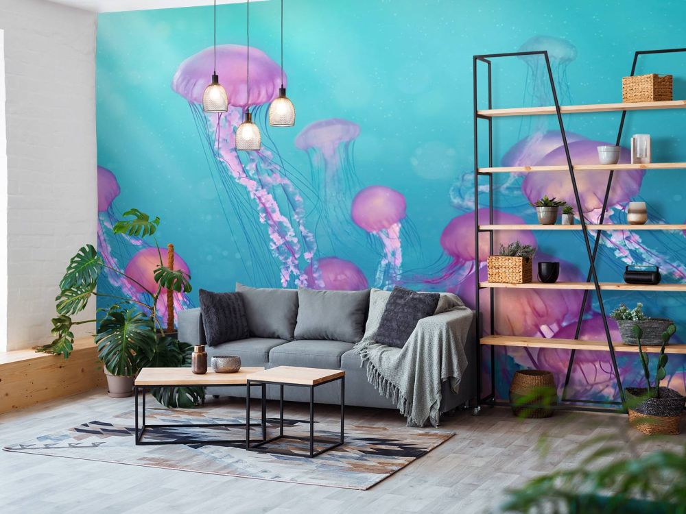 Roze kwallen in blauwe zee