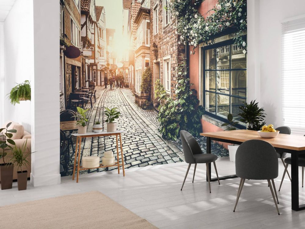 Zonsondergang in een oud straatje