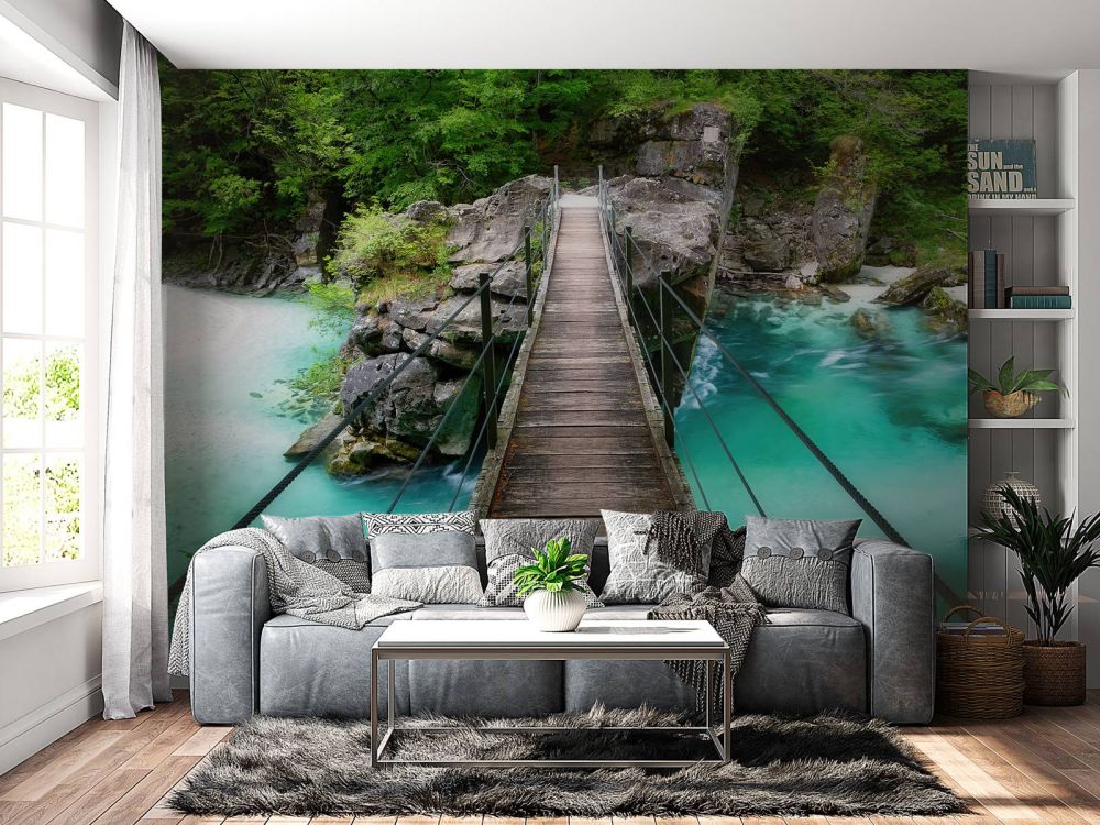 Brug over prachtig blauwe rivier