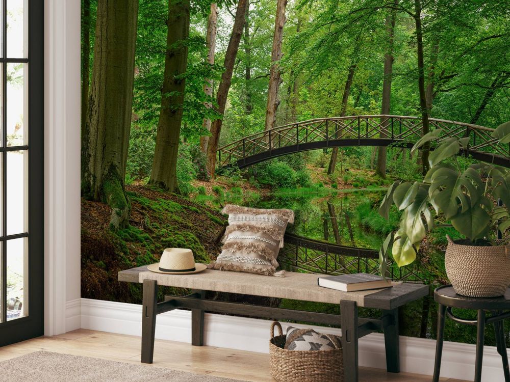 Boogbrug in het bos