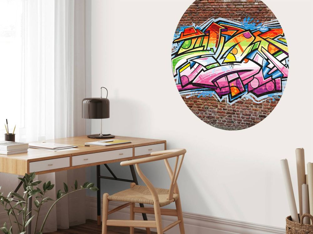 Graffiti op rode bakstenen