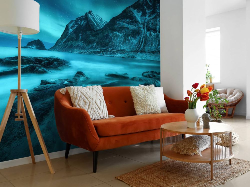Blauw noorderlicht met bergen