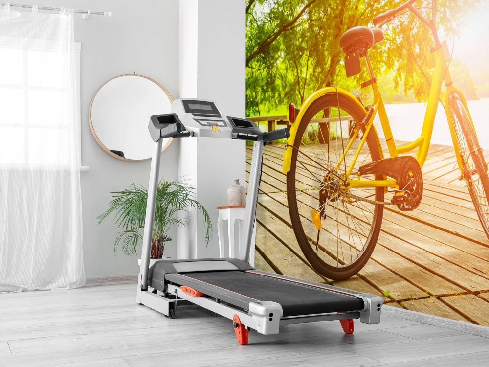 Gele fiets op steiger