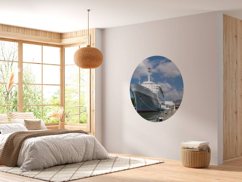 Voormalig stoomschip de SS Rotterdam in kleur 
