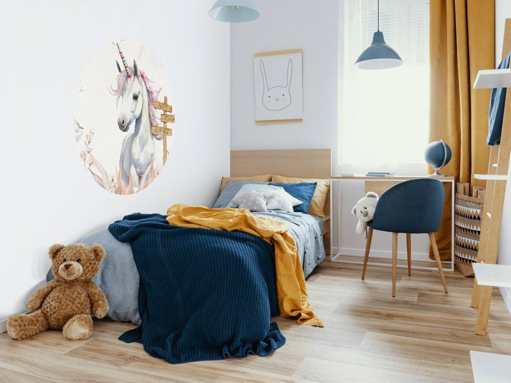 Baby eenhoorn met planten taupe