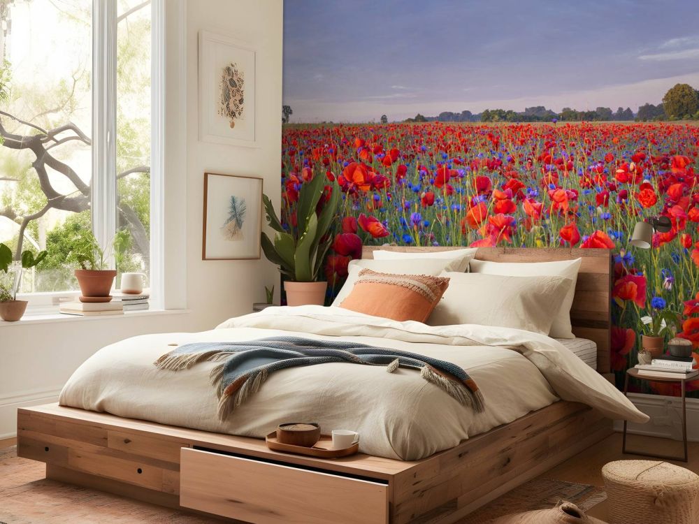 Blauwe bloemen en rode Klaprozen