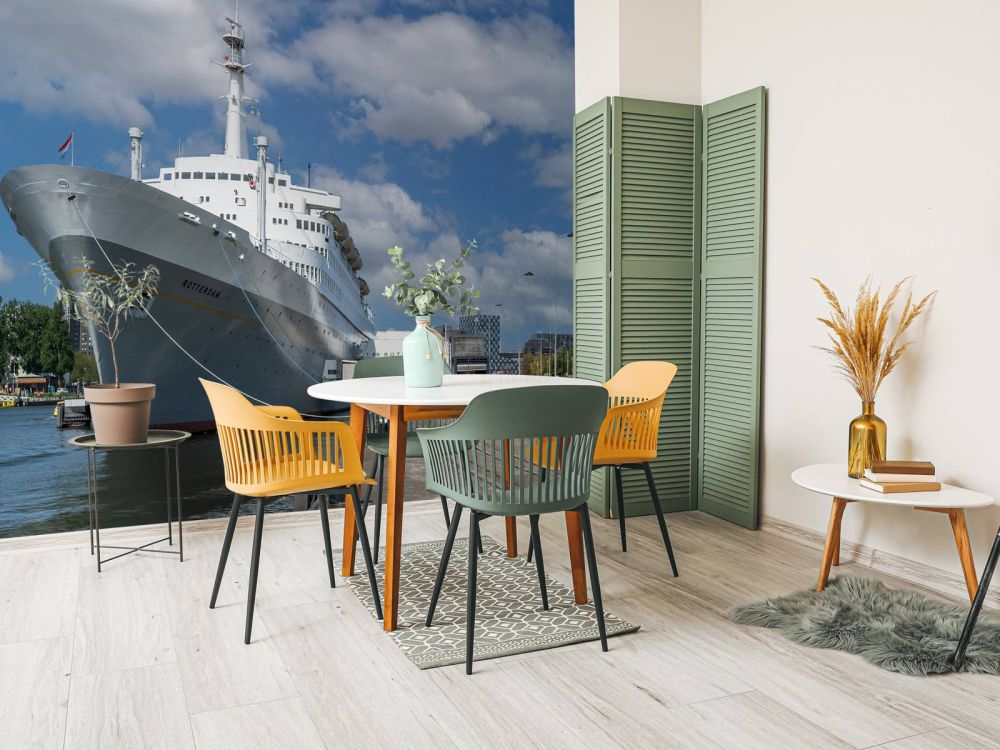 Voormalig stoomschip de SS Rotterdam in kleur 