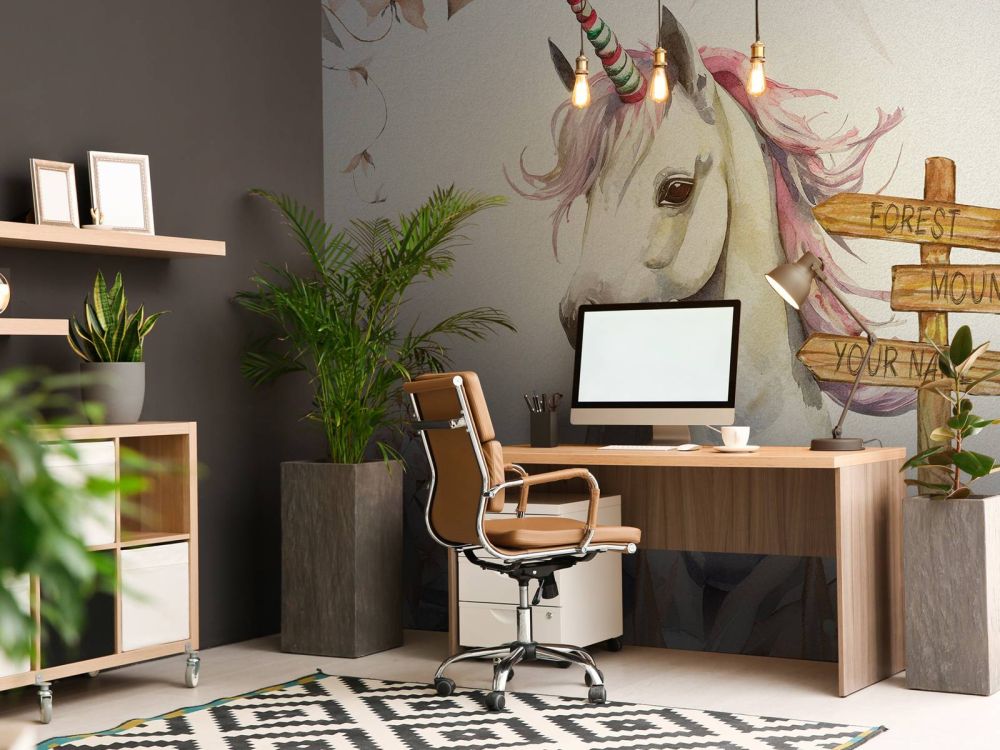 Baby eenhoorn met planten taupe