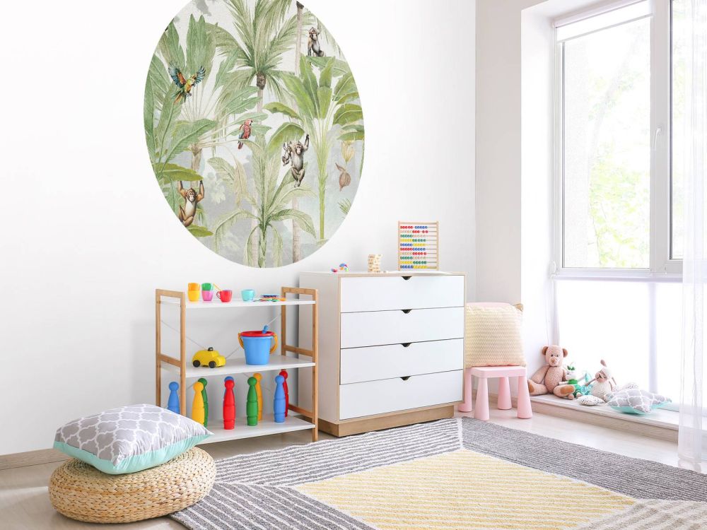 Jungle met apen en papegaaien in kleur