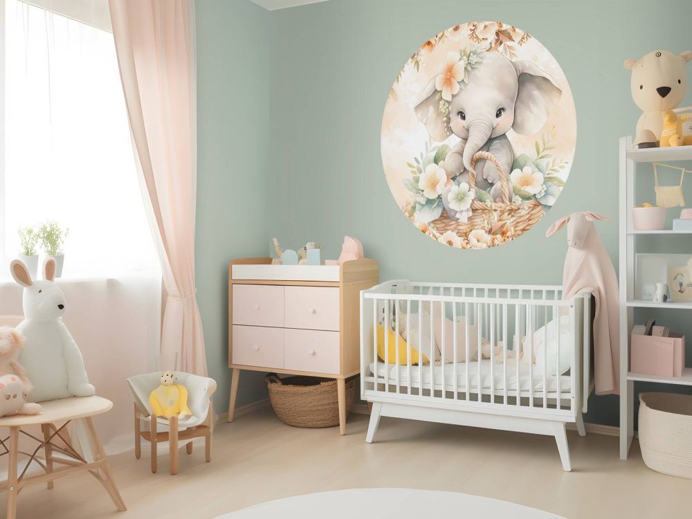 Schattige olifant in bloemenmand