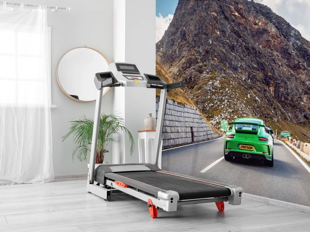 Bergpas met sportauto