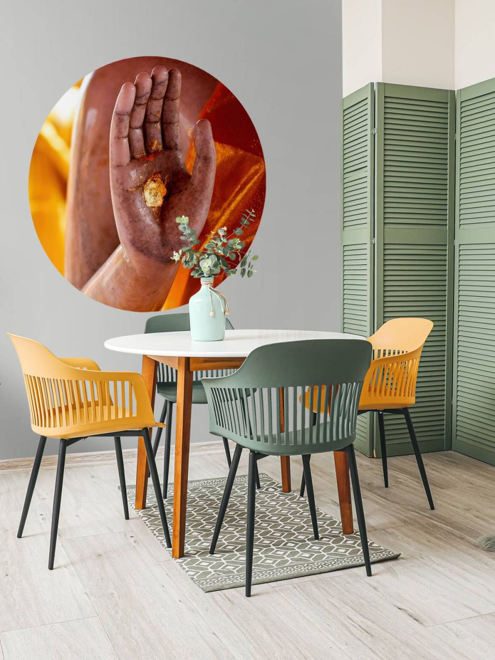 Handpalm met gouden plak Tempelcomplex Bangkok (Thailand)  